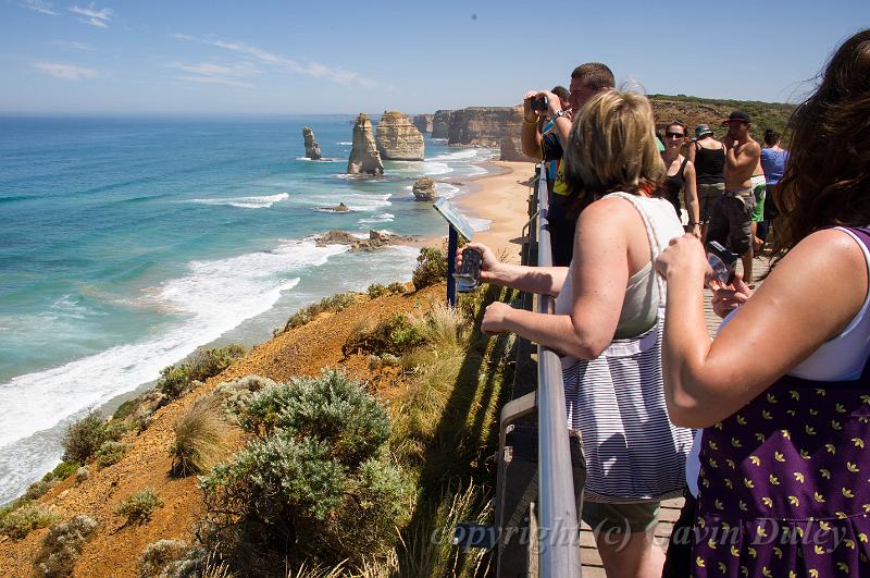 Crowd of tourists, Twelve Apostles Marine National Park IMGP4947.jpg